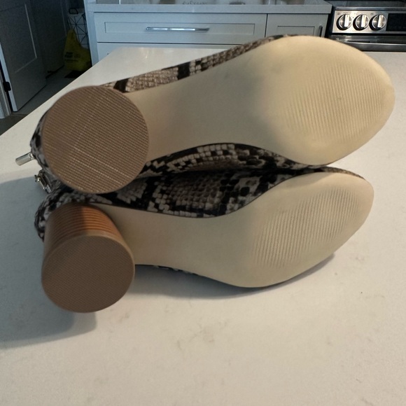 New*** ANKLE BOOTS - Picture 6 of 6